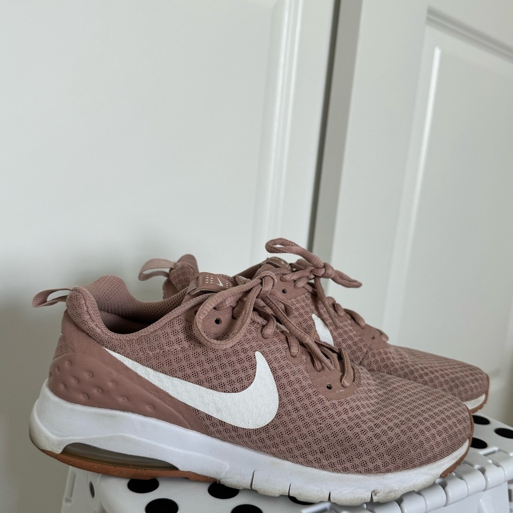 Nike Sneaker